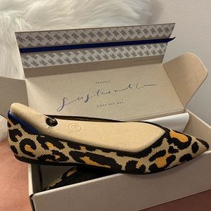 Rothy’s Point, 10M, Big Cat print with box